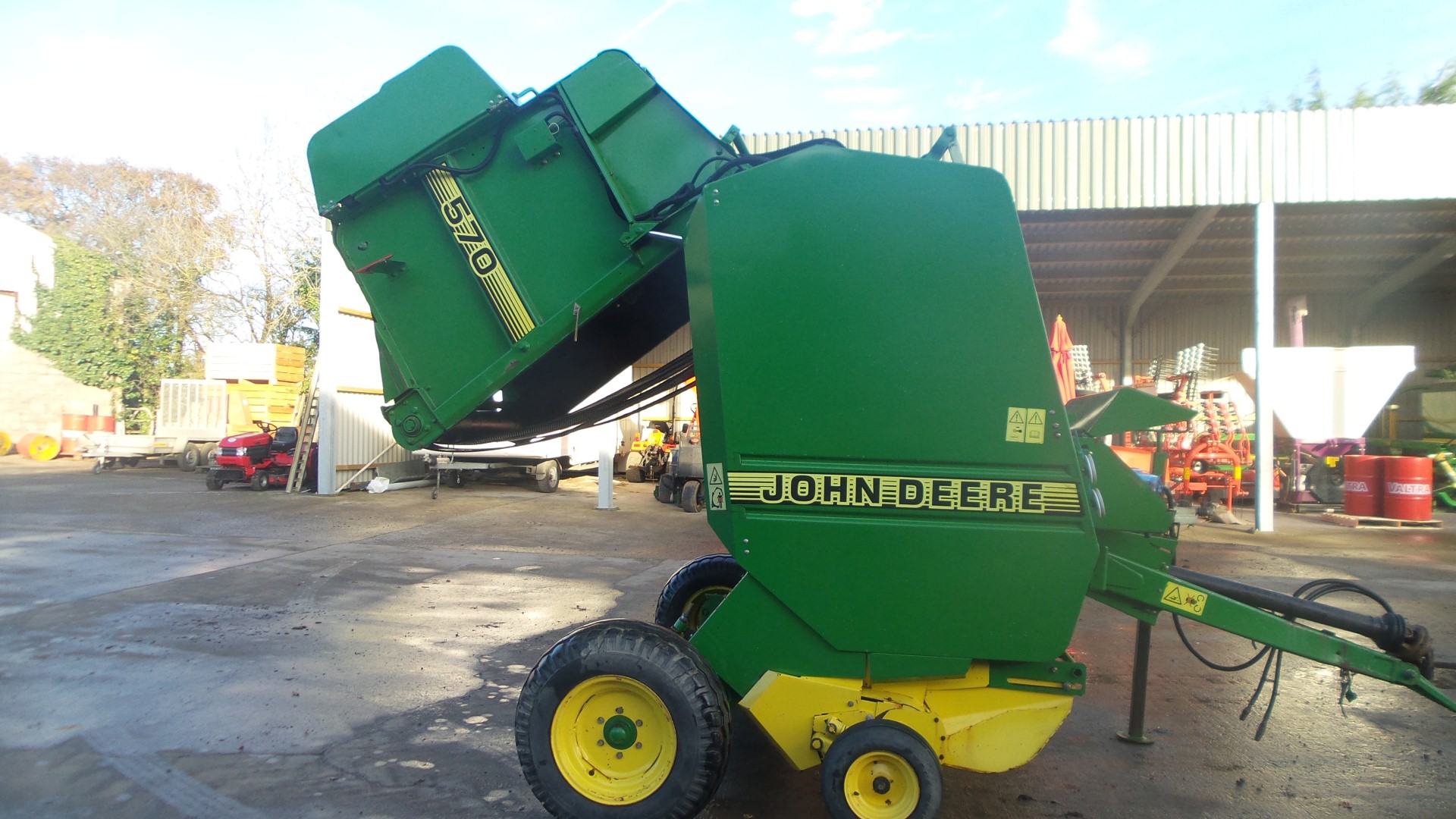 John Deere 570 Baler